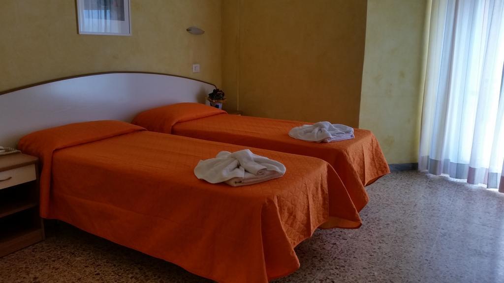 Hotel Naica Rimini Room photo